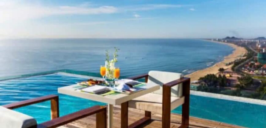 Alacarte Beachside Hotel  Infinity swimming pool