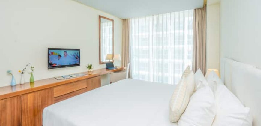 Alacarte Rooftop pool with overlook view, 1BRD. Alacarte Rooftop pool with overlook view, 1BRD.
