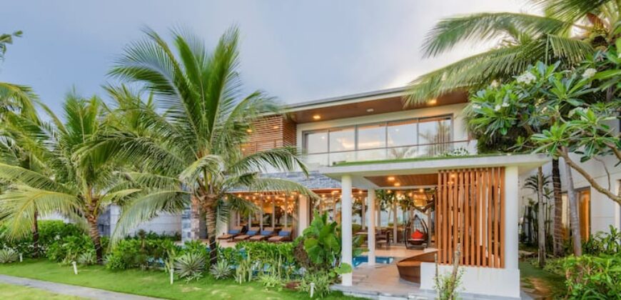 Villas DaNa 8BR Beachfront Luxury +Breakfast