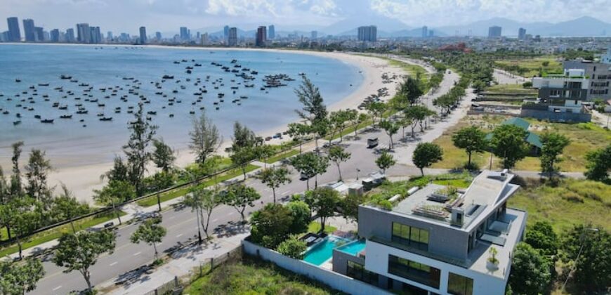 Spacious 7BR Beach Villa | Pool and Ocean Views Spacious 7BR Beach Villa | Pool and Ocean Views