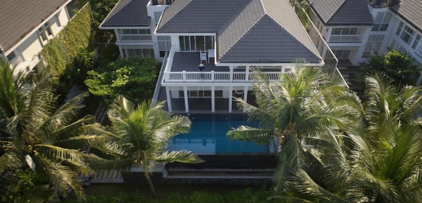 Beach Front Villa-Resort 5 Stars