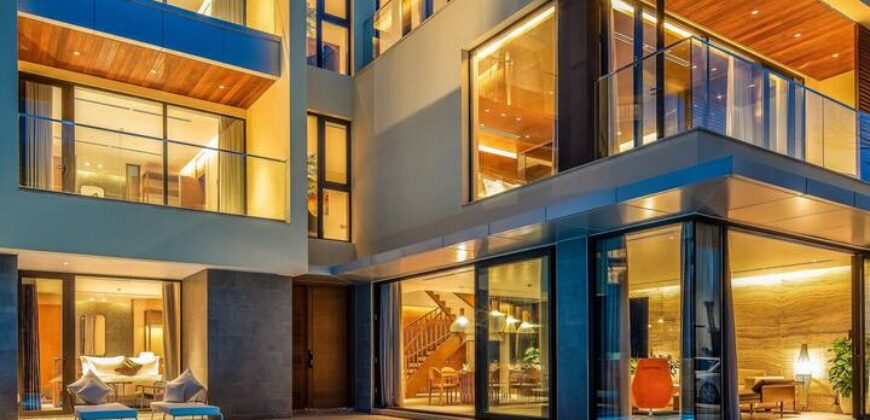 5BR Luxury Villa: Elite Services & Privacy